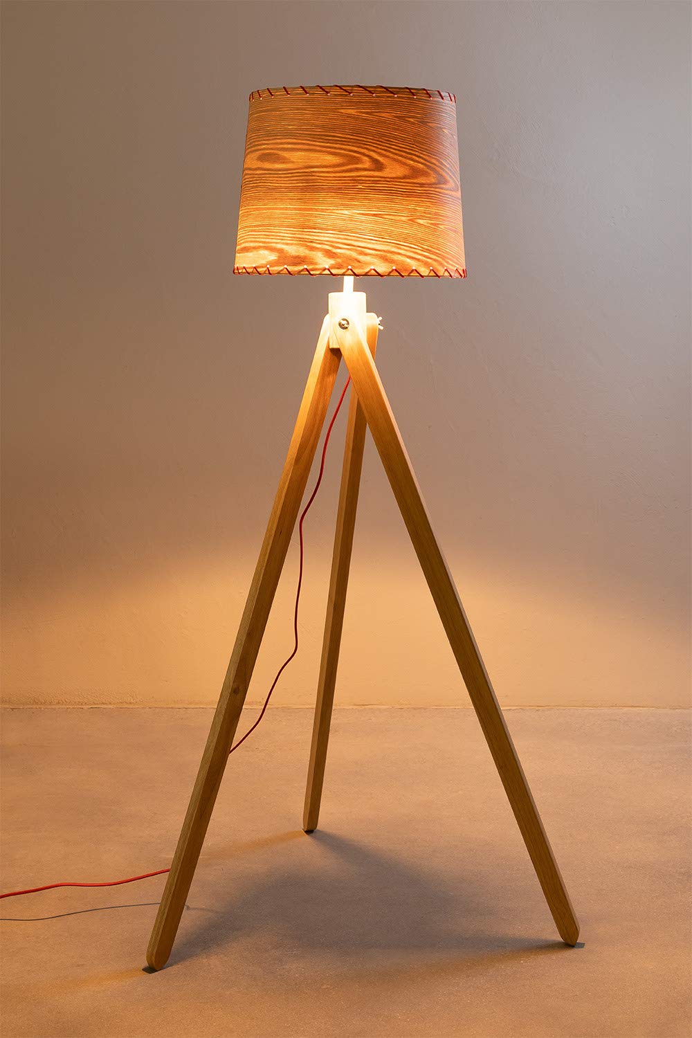 Sklum Foolm lampada da terra marrone treppiede legno