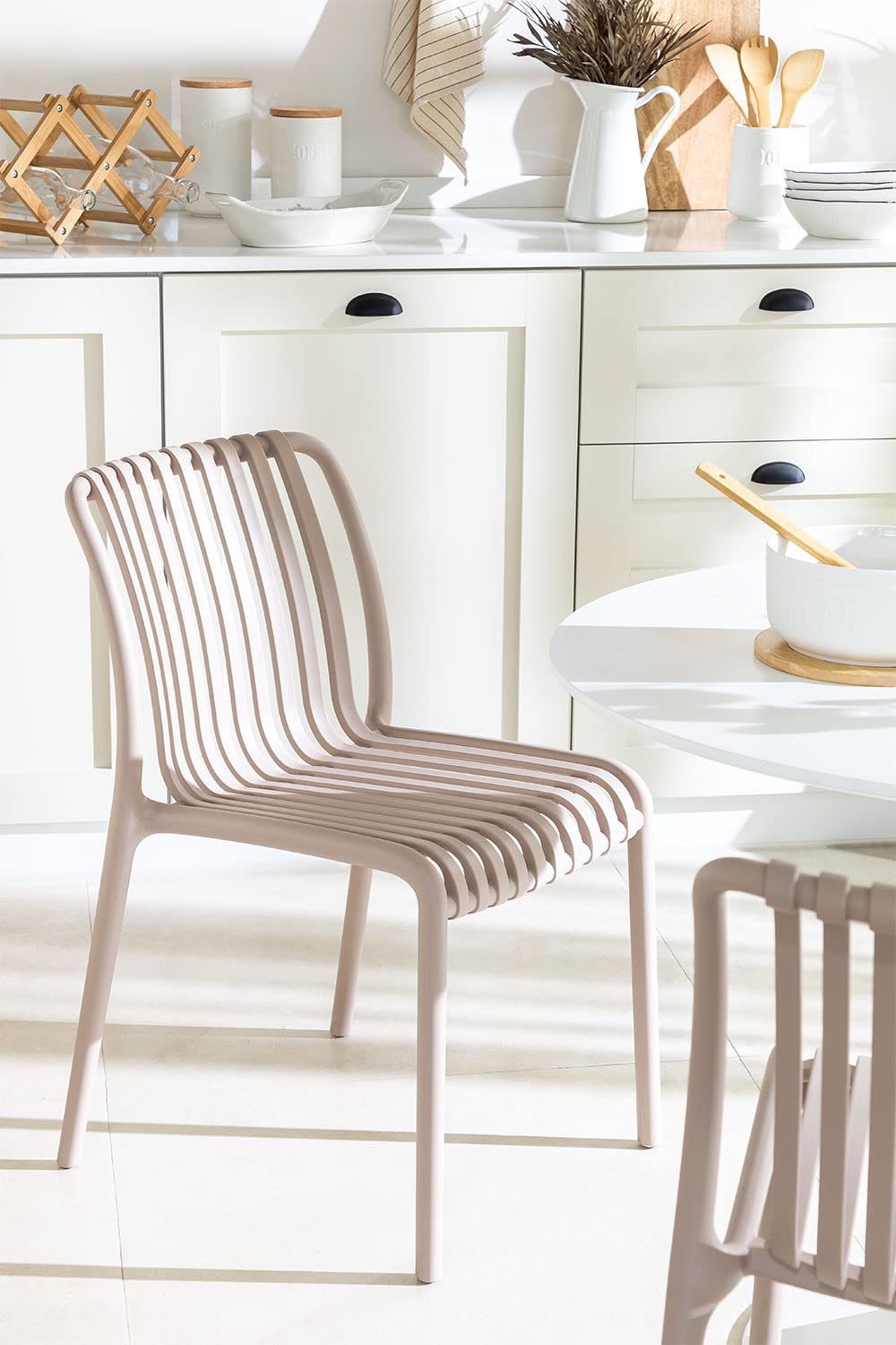 Sklum Wendell sedia impilabile beige mandorla