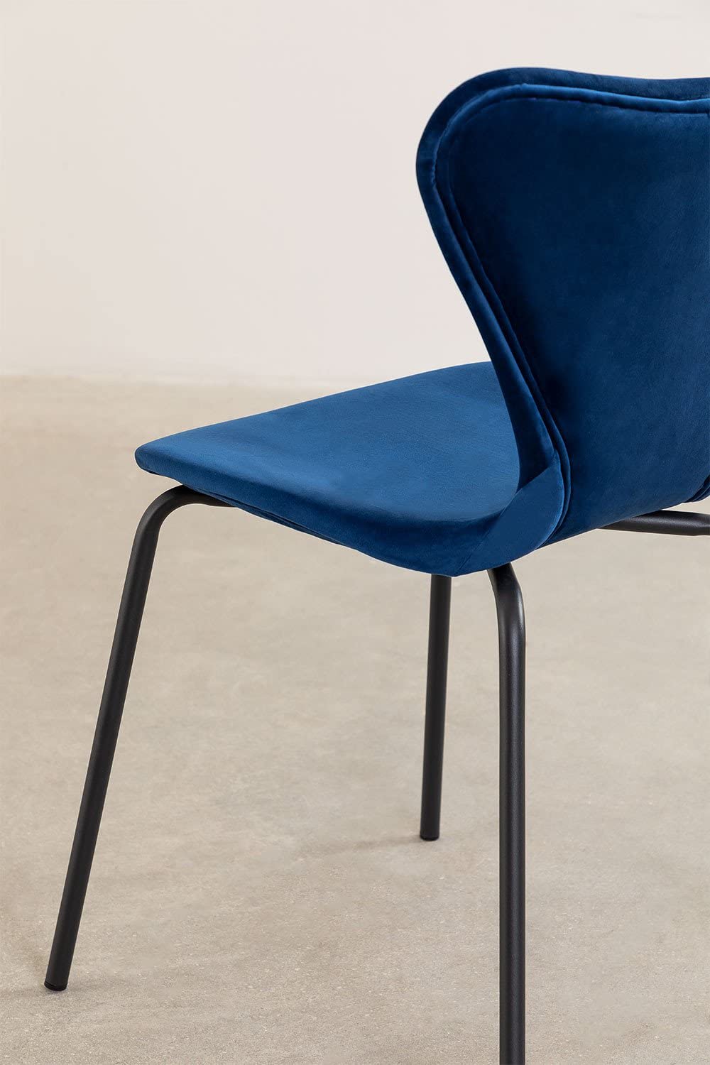 Sklum Uit sedia velluto blu impilabile 81 cm
