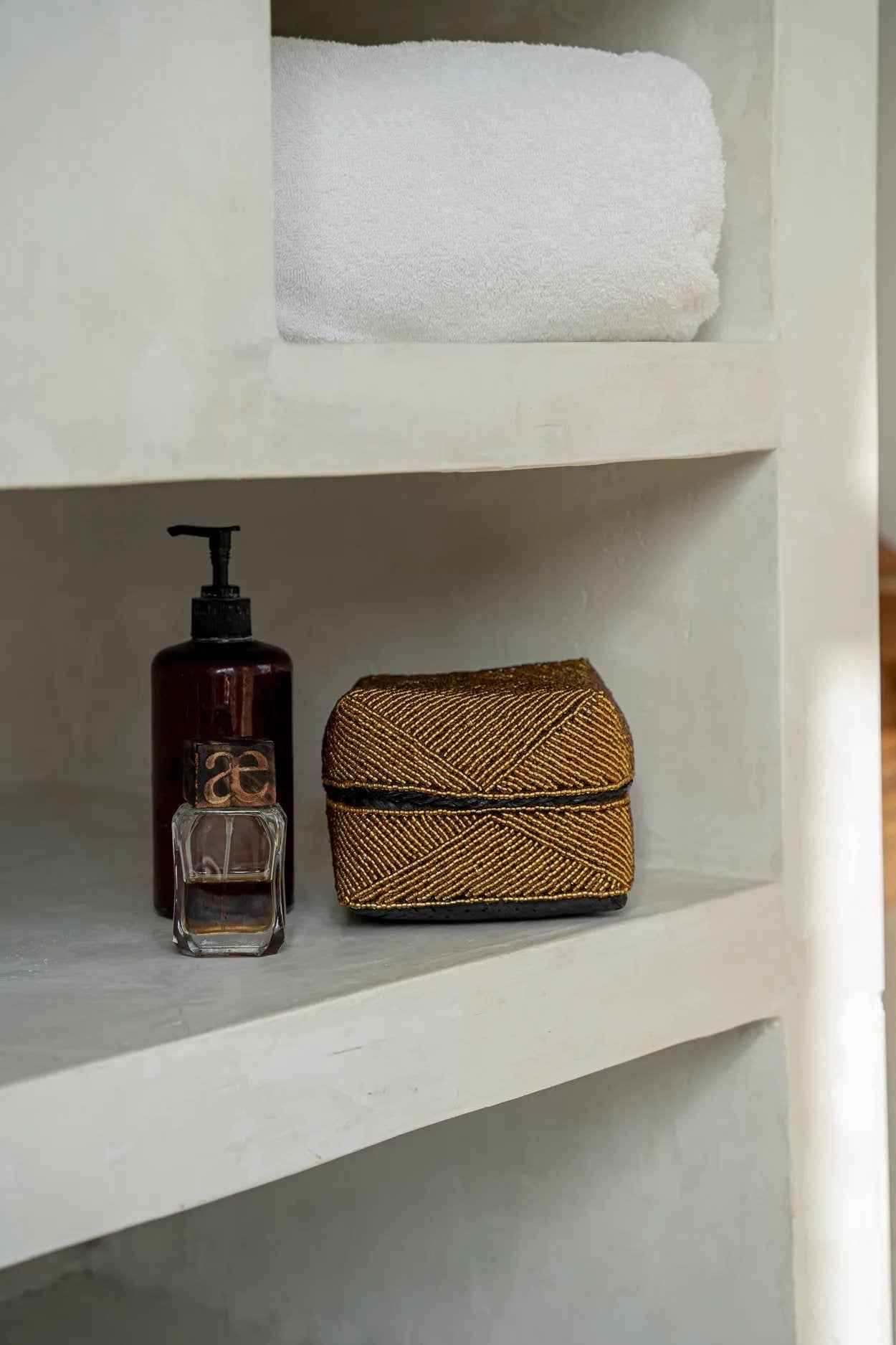 Bambua Beaded Basket L cestino oro decorativo