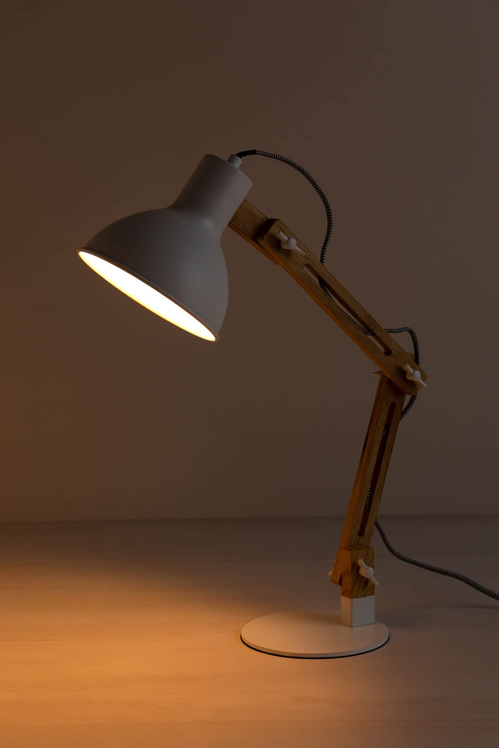 Sklum Deyan lampada da tavolo in legno e ferro