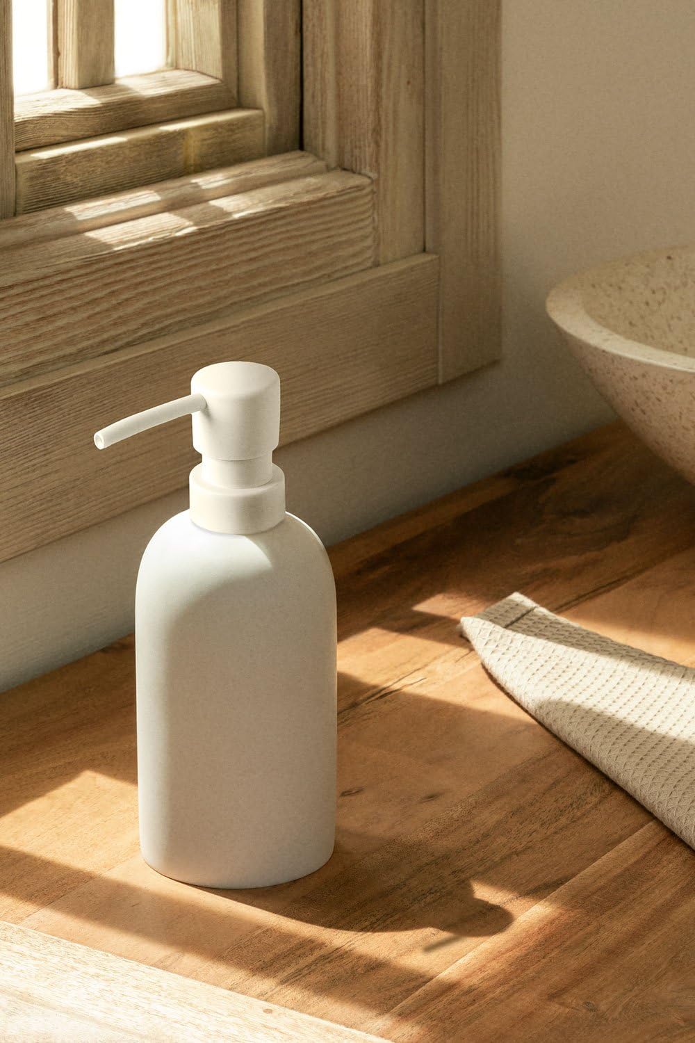 Sklum Veranne Dispenser Sapone Bianco in Resina