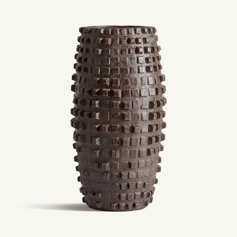 Bambua Haimi vaso terracotta scura borchie