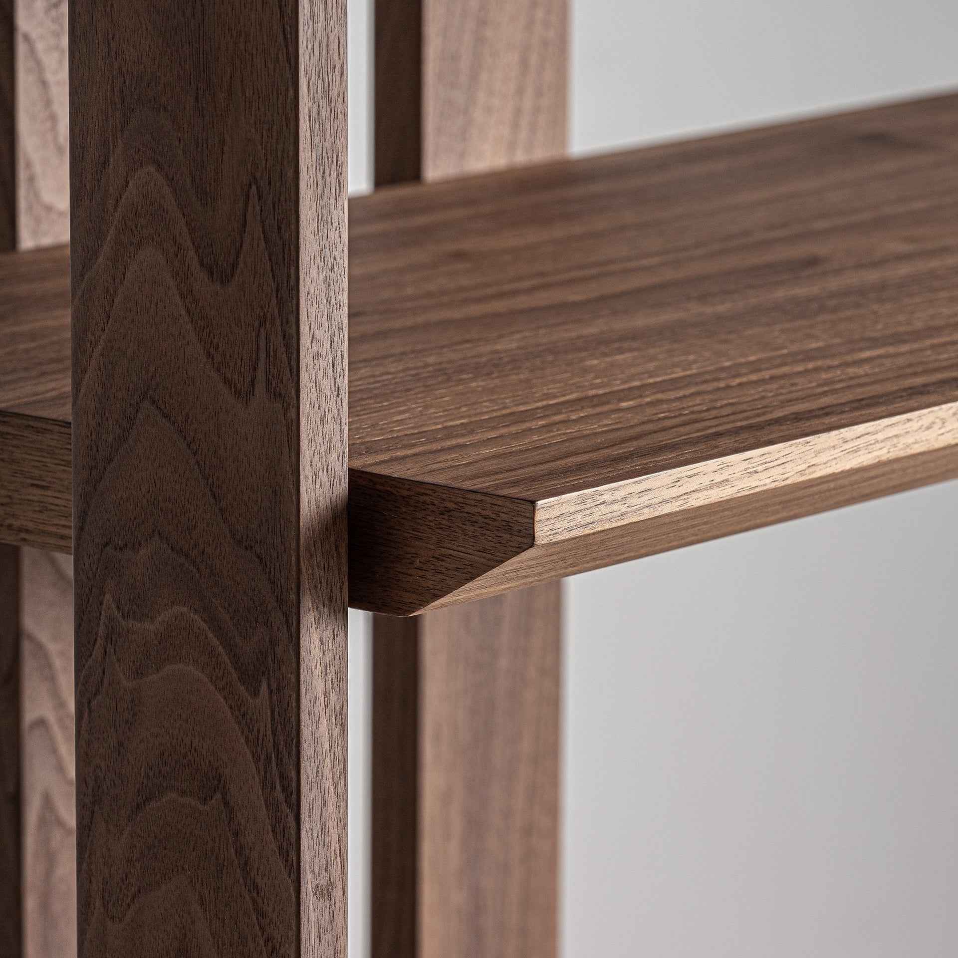 Bambua Gifhorn libreria legno mango aperta