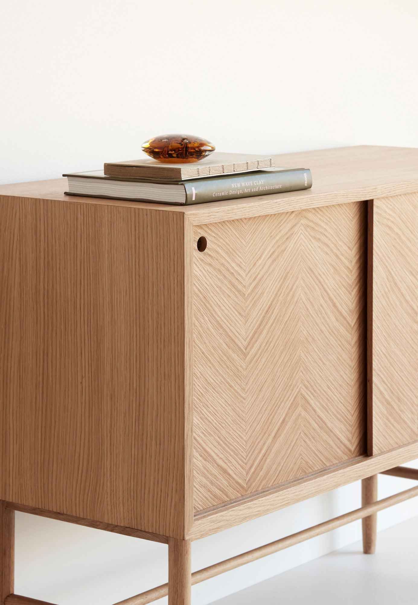 Bambua Herringbone Dresser Sliding Doors cassettiera naturale