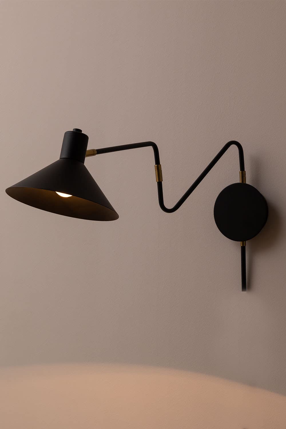 Sklum Lizz lampada da parete nera in ferro 69 cm