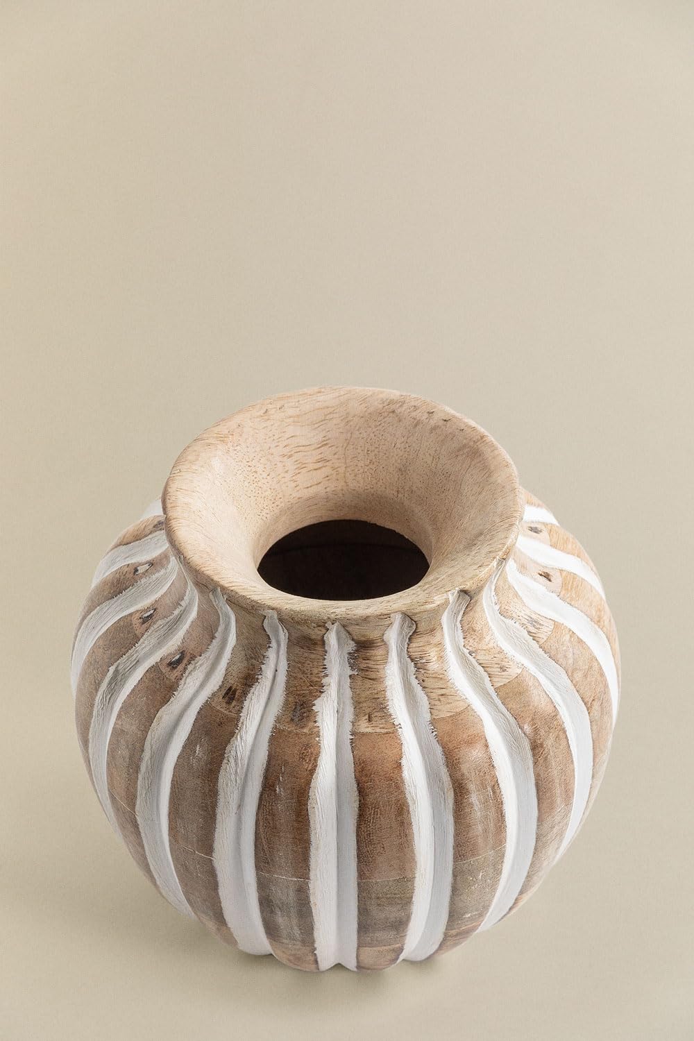Sklum Ribao vaso in legno di mango 14 cm intagliato