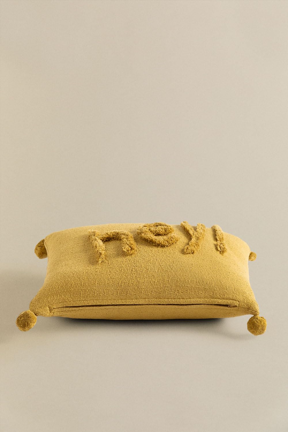 Sklum Jei cuscino in cotone 34x48 cm ricamato hey con nappe