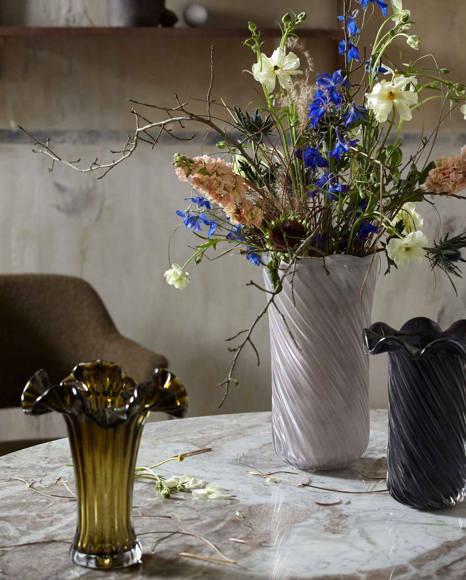 Bambua Koro vaso in vetro grigio tortile