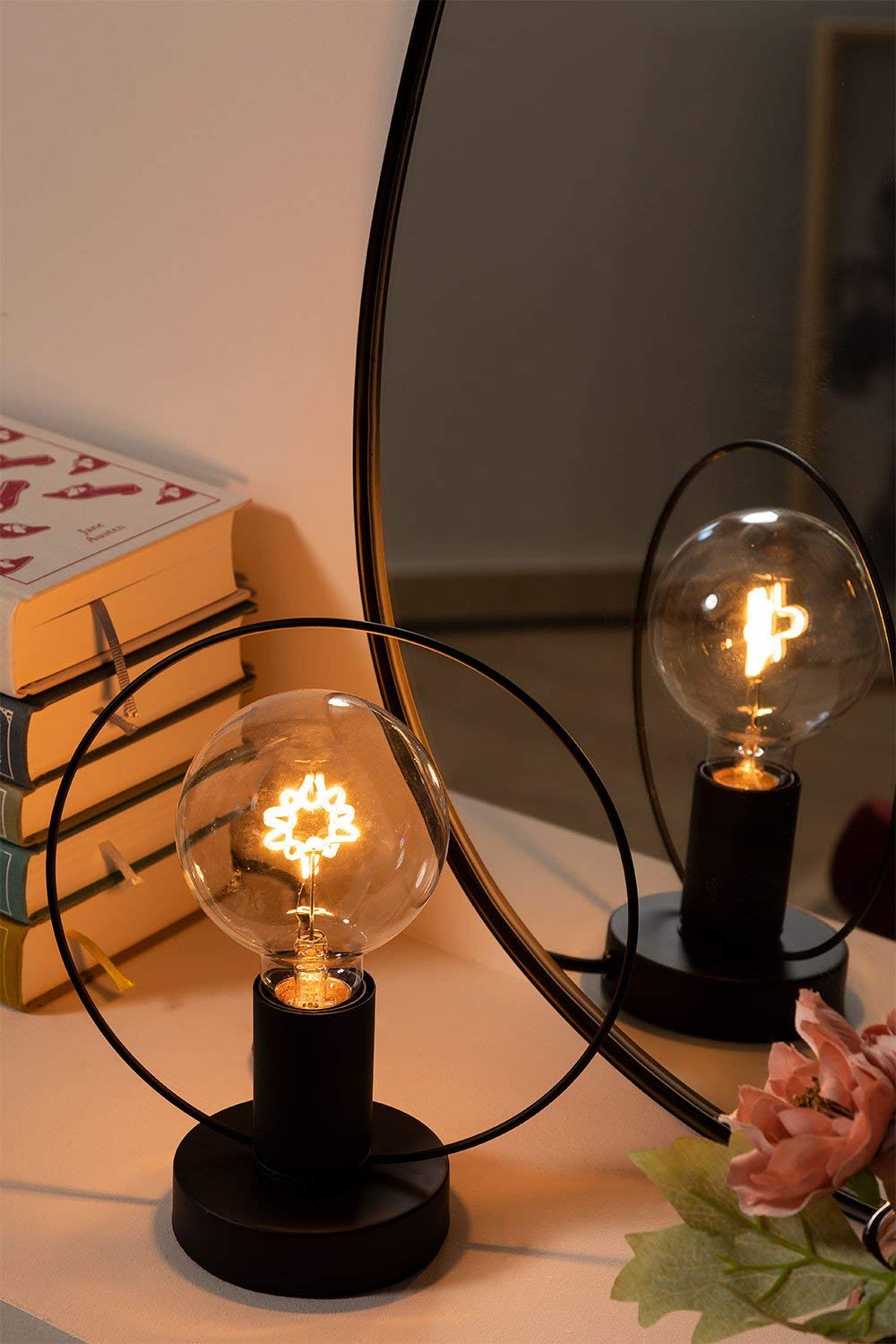 Sklum Kurl lampada da tavolo nera in acciaio