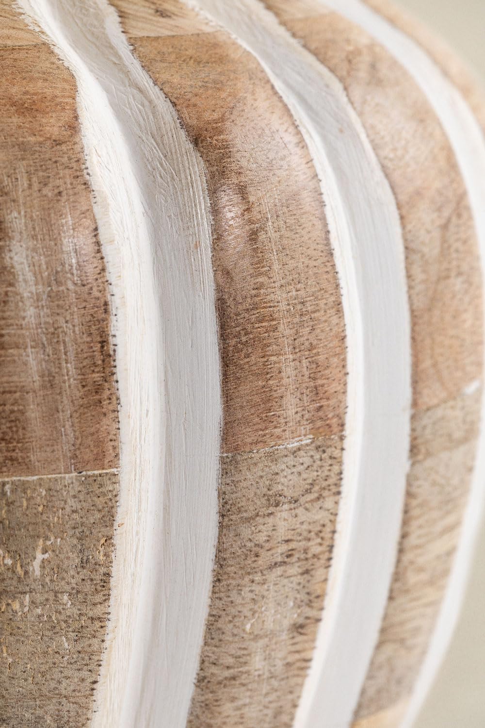Sklum Ribao vaso in legno di mango 14 cm intagliato