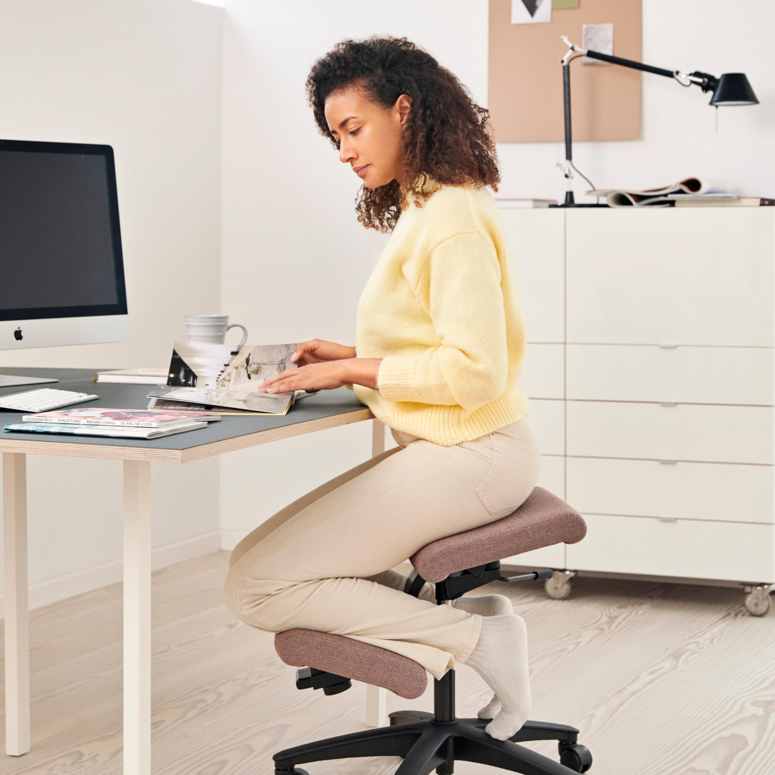 Varier Wing sedia ergonomica con ruote ginocchia
