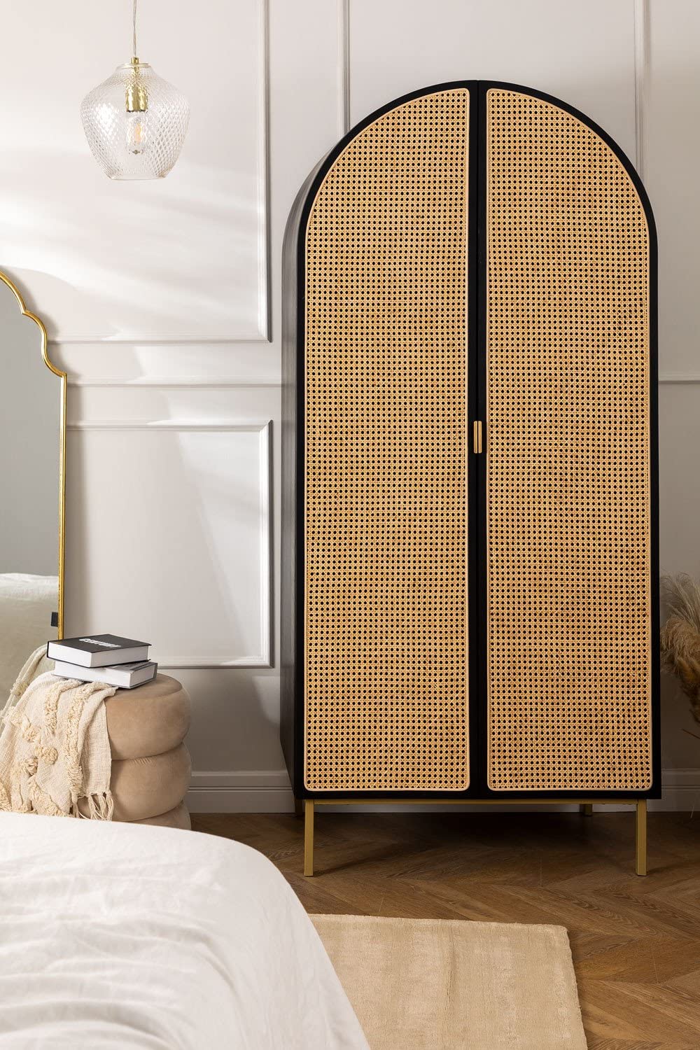 Sklum Enrick armadio in legno nero con rattan 88 cm