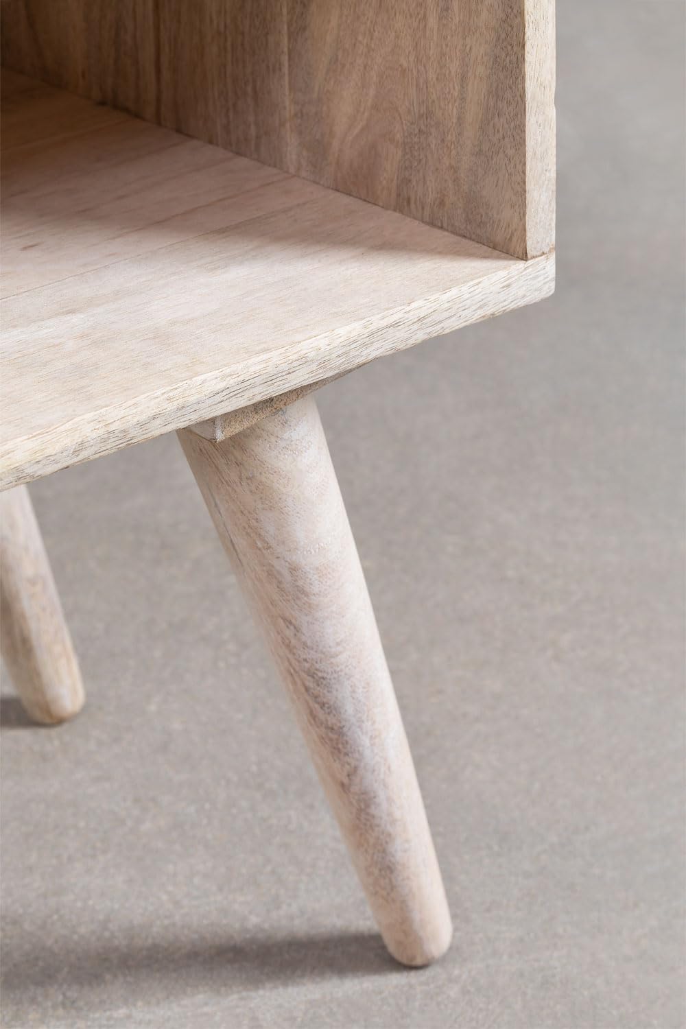 Sklum Ukurla comodino legno mango con cassetto