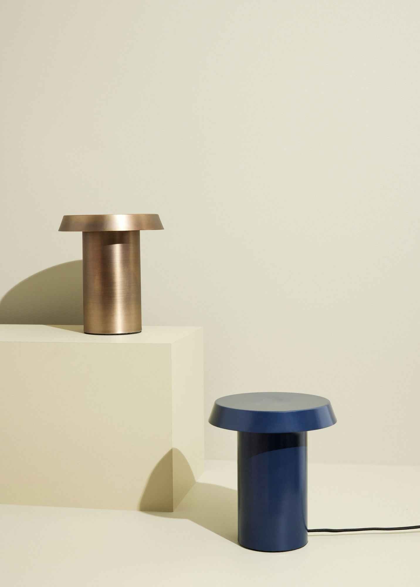 Bambua Keen lampada da tavolo blu scuro LED