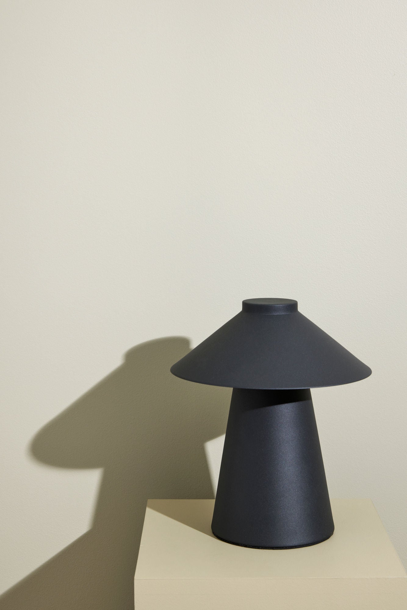 Bambua Chipper lampada da tavolo nera E27