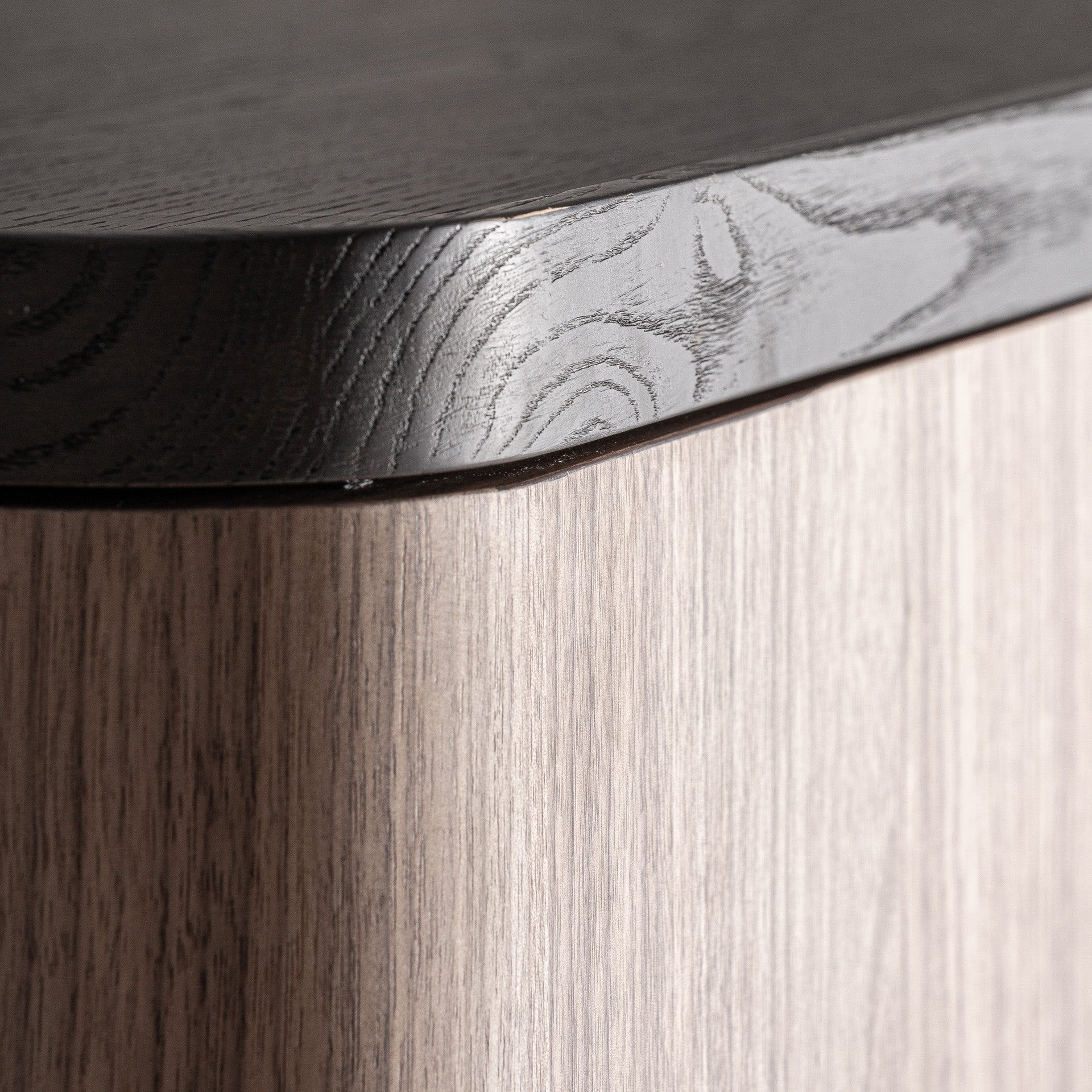 Bambua Saillon armadio in noce con base in metallo