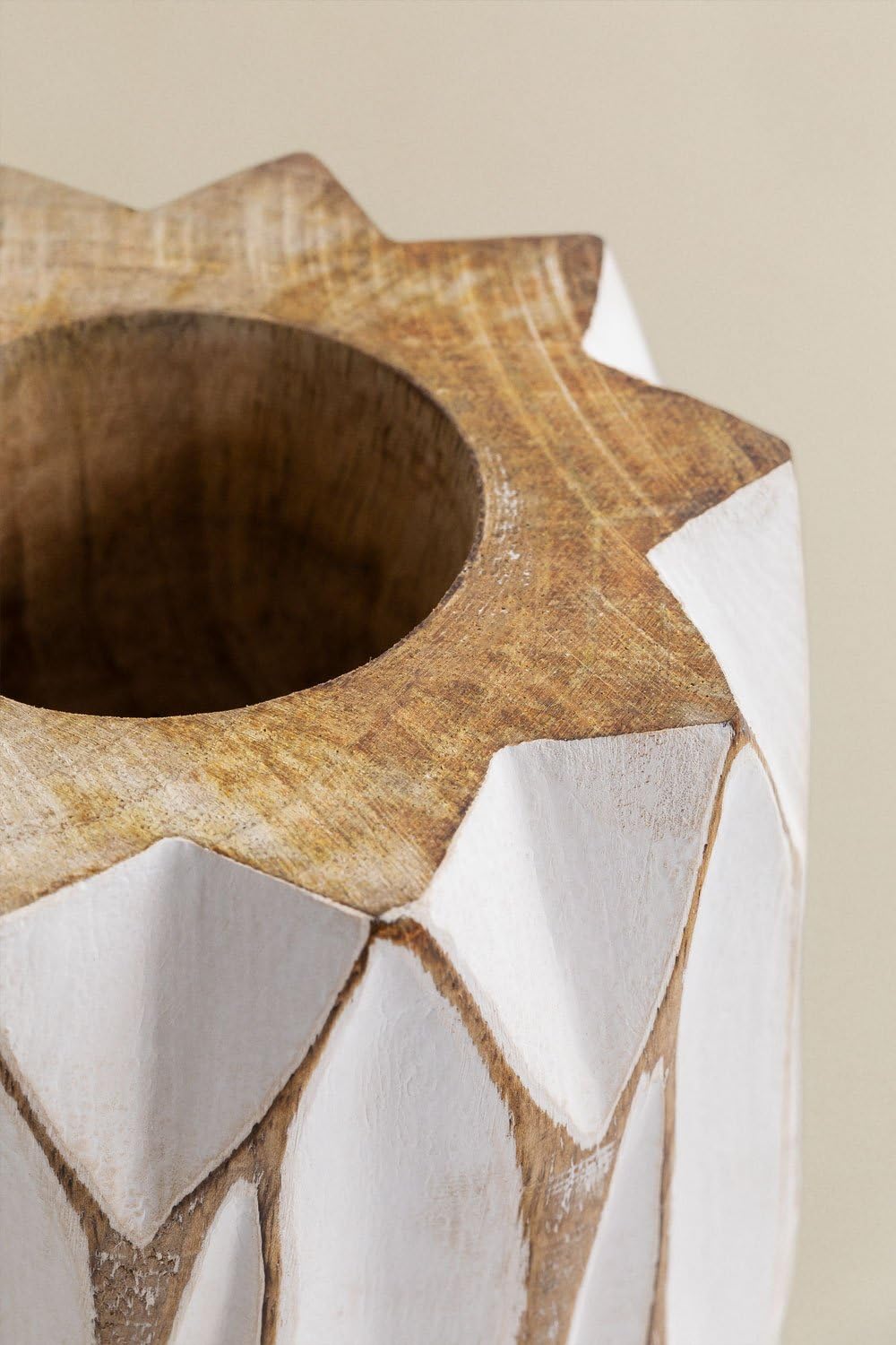 Sklum Moura B vaso in legno di mango intagliato