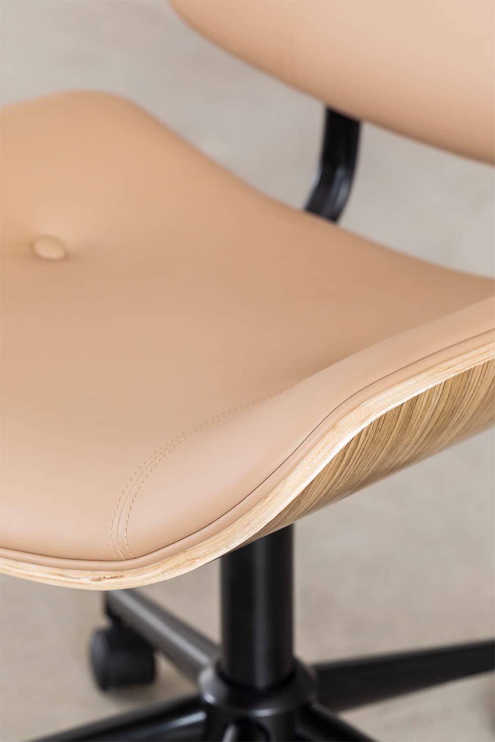 Sklum Amiel sedia ufficio similpelle latte legno naturale