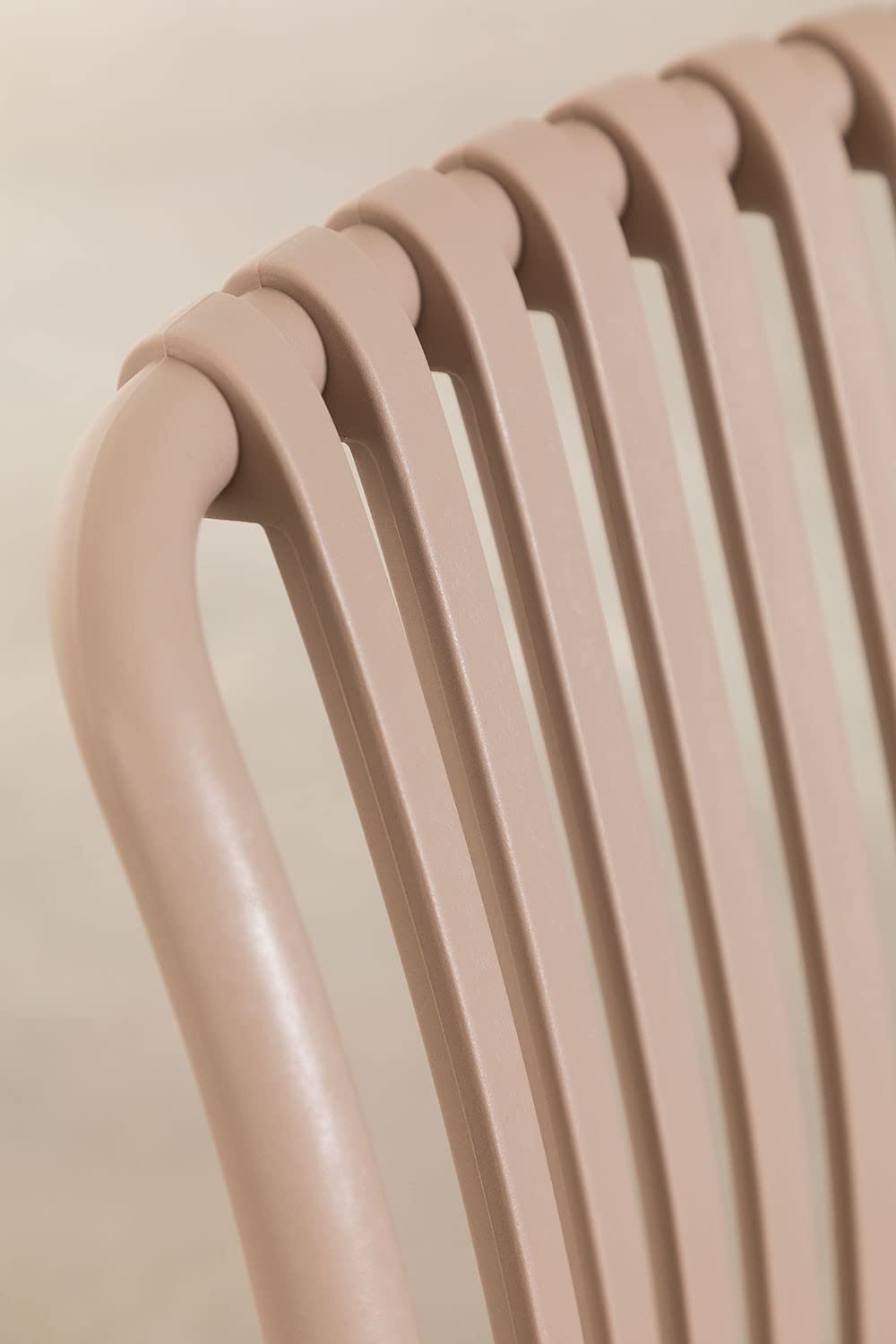 Sklum Wendell sedia impilabile beige mandorla