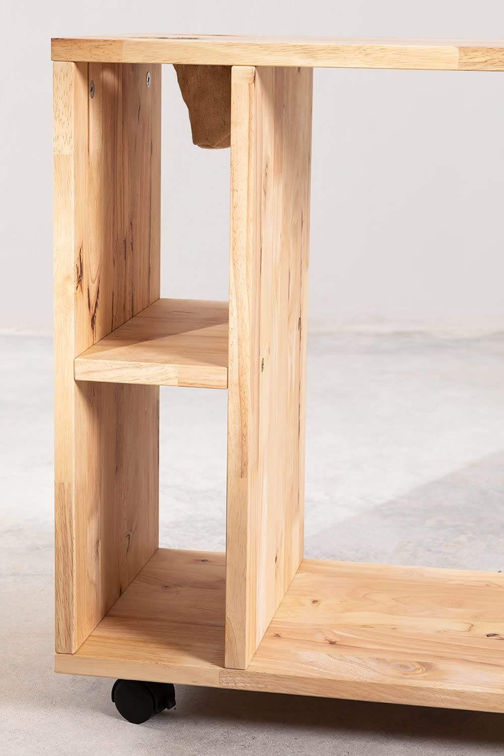 Sklum Arlan tavolino da divano in legno con ruote