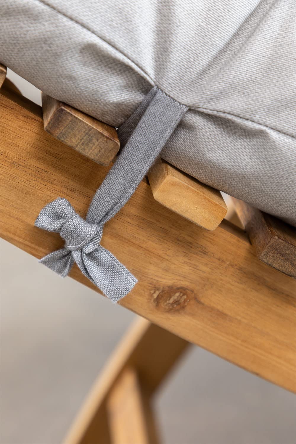 Sklum Mymma lettino pieghevole grigio chiaro in legno