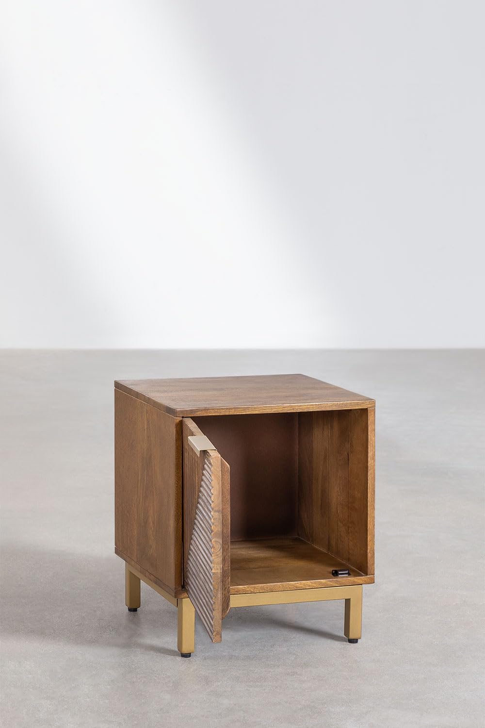 Sklum Baty comodino legno mango gambe ferro