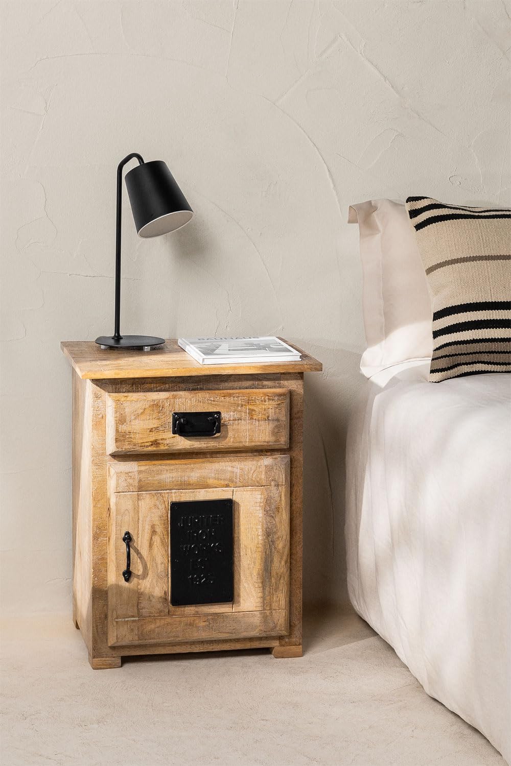Sklum Uain comodino in legno riciclato 51 cm