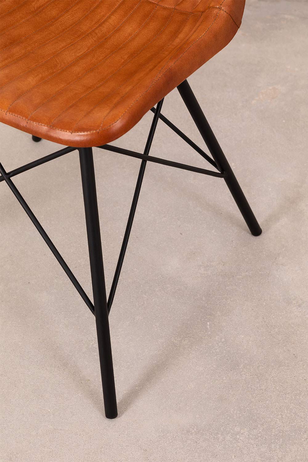 Sklum Kubyh Sedia in Pelle di Capra con Gambe Ferro