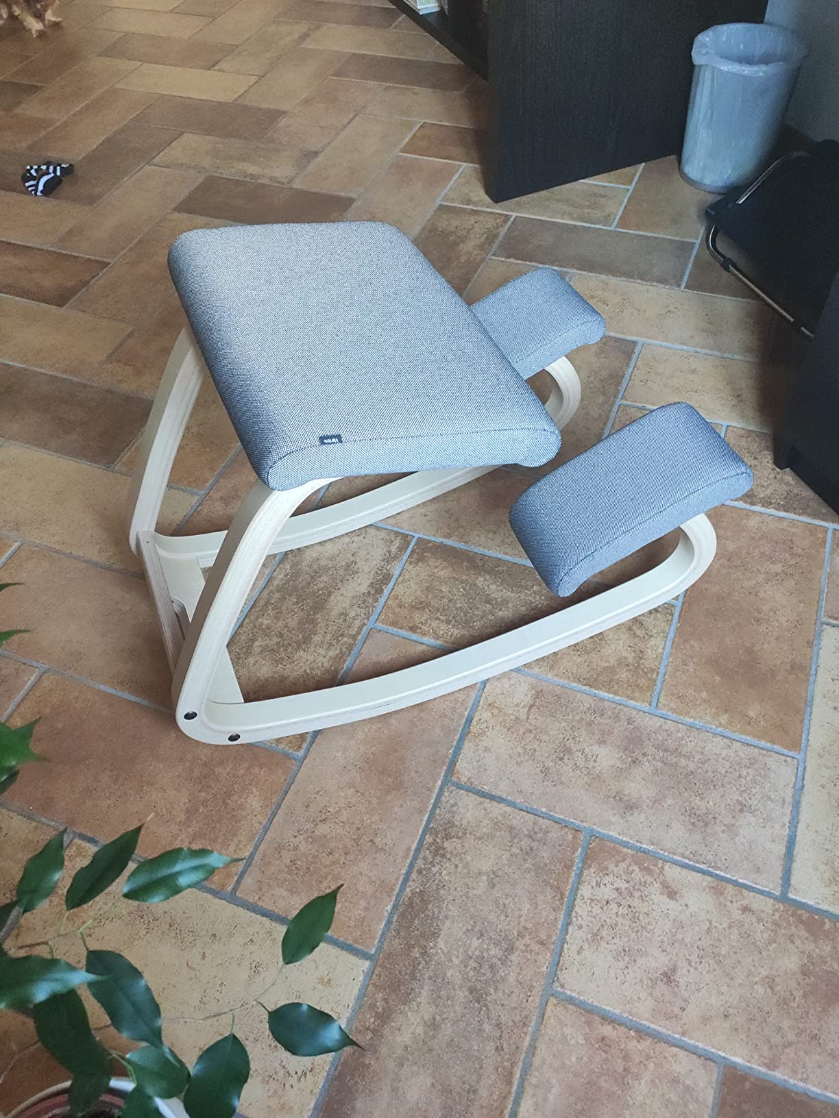 Varier Variable sedia ergonomica a dondolo naturale grigia