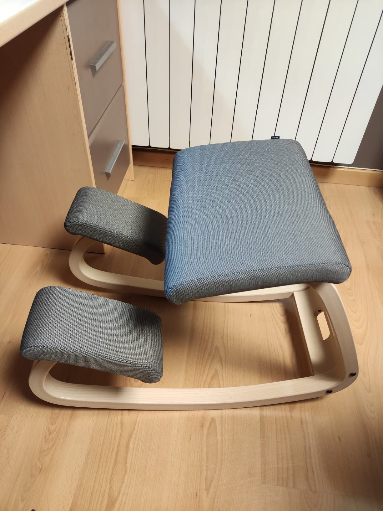 Varier Variable sedia ergonomica a dondolo naturale grigia