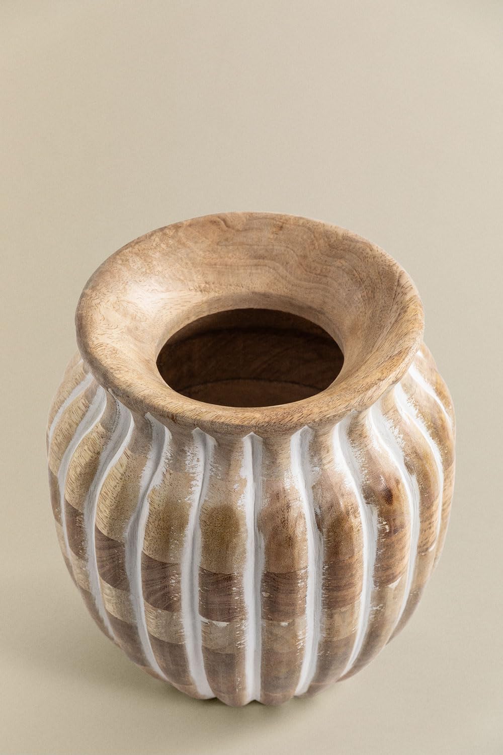 Sklum Ribao vaso in legno di mango 18 cm intagliato