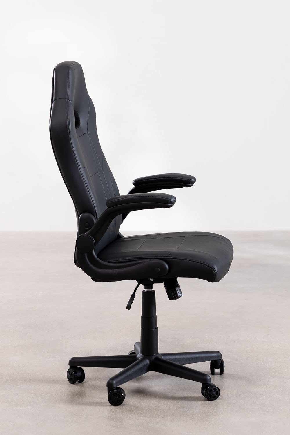 Sklum Gareina sedia gaming nera in pelle sintetica