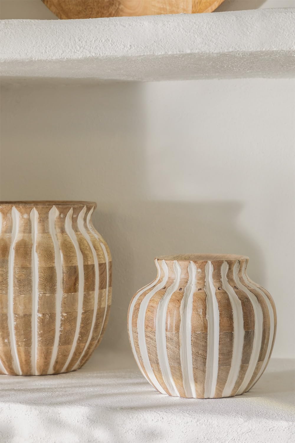 Sklum Ribao vaso in legno di mango 14 cm intagliato