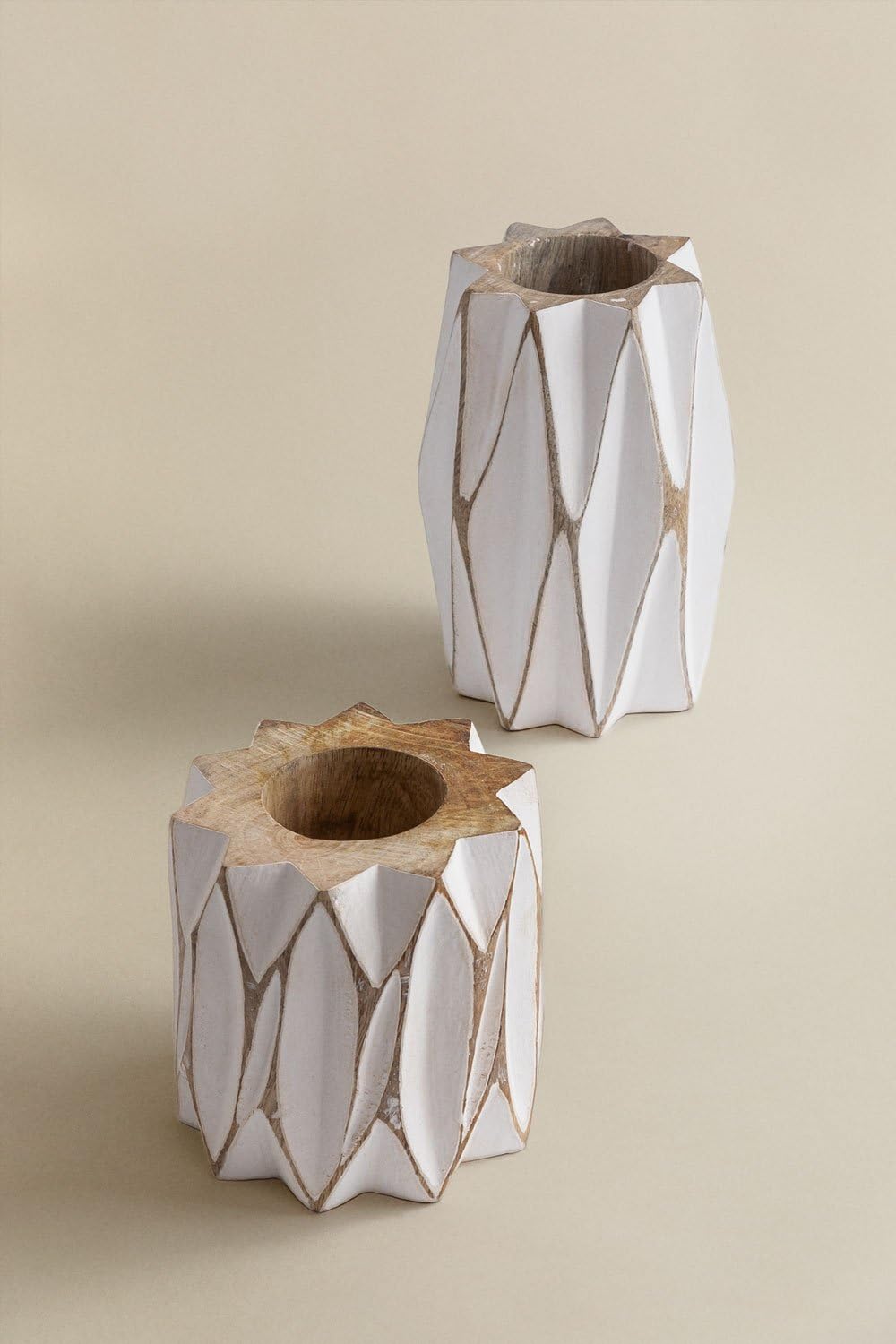 Sklum Moura B vaso in legno di mango intagliato