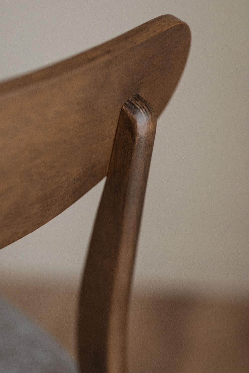 Sklum Cloda sedia da pranzo in tessuto e legno