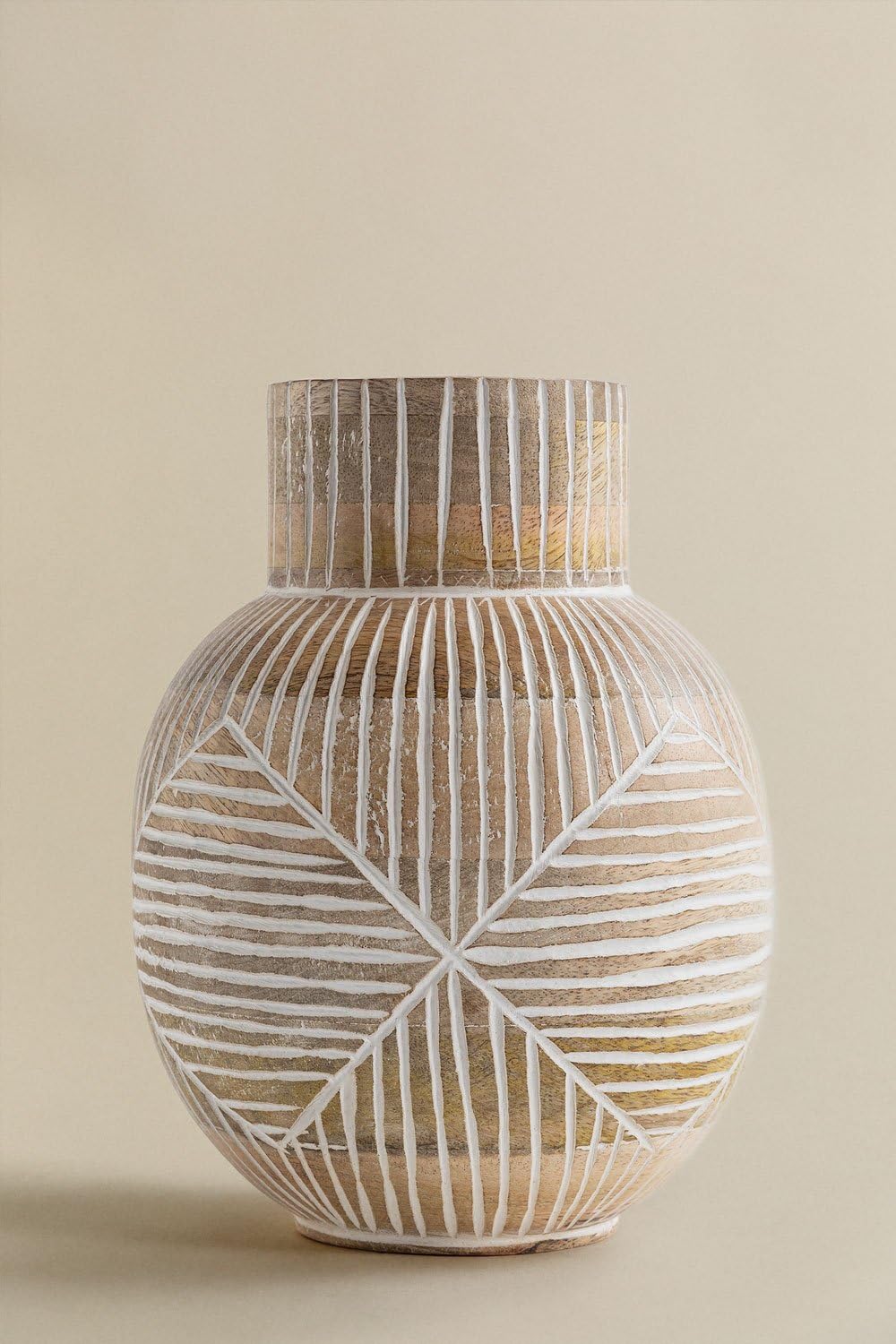Sklum Gelo vaso in legno di mango 21 cm intagliato