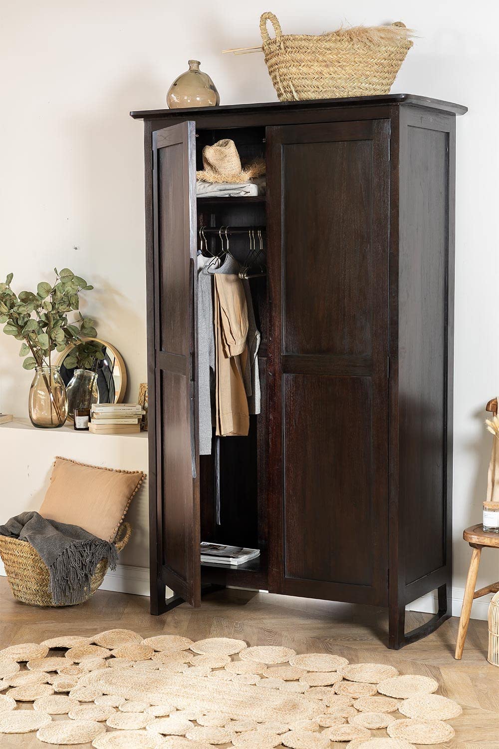 Sklum Somy armadio in teak legno scuro con ripiani