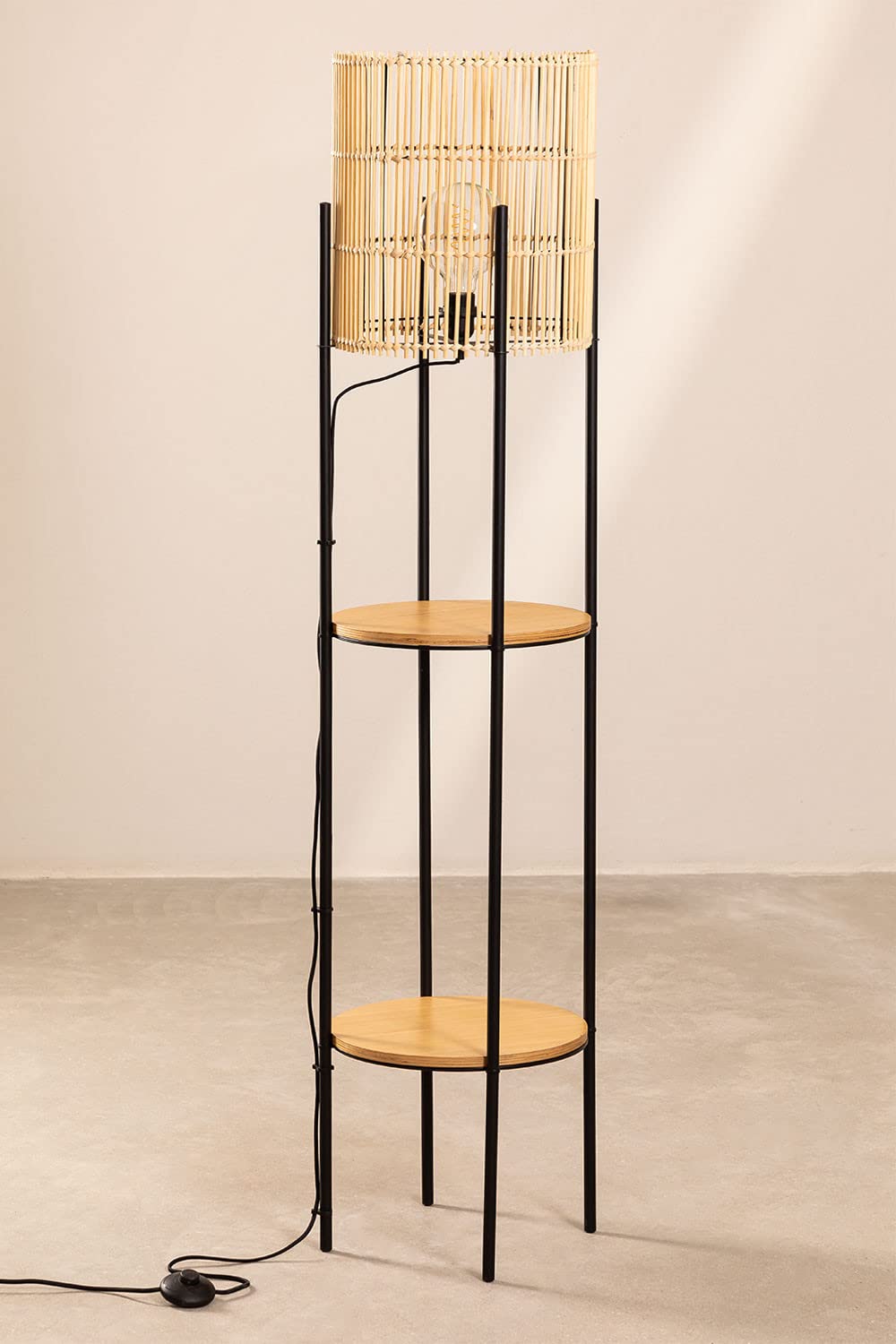 Sklum Loopa lampada da terra rattan con ripiani marrone