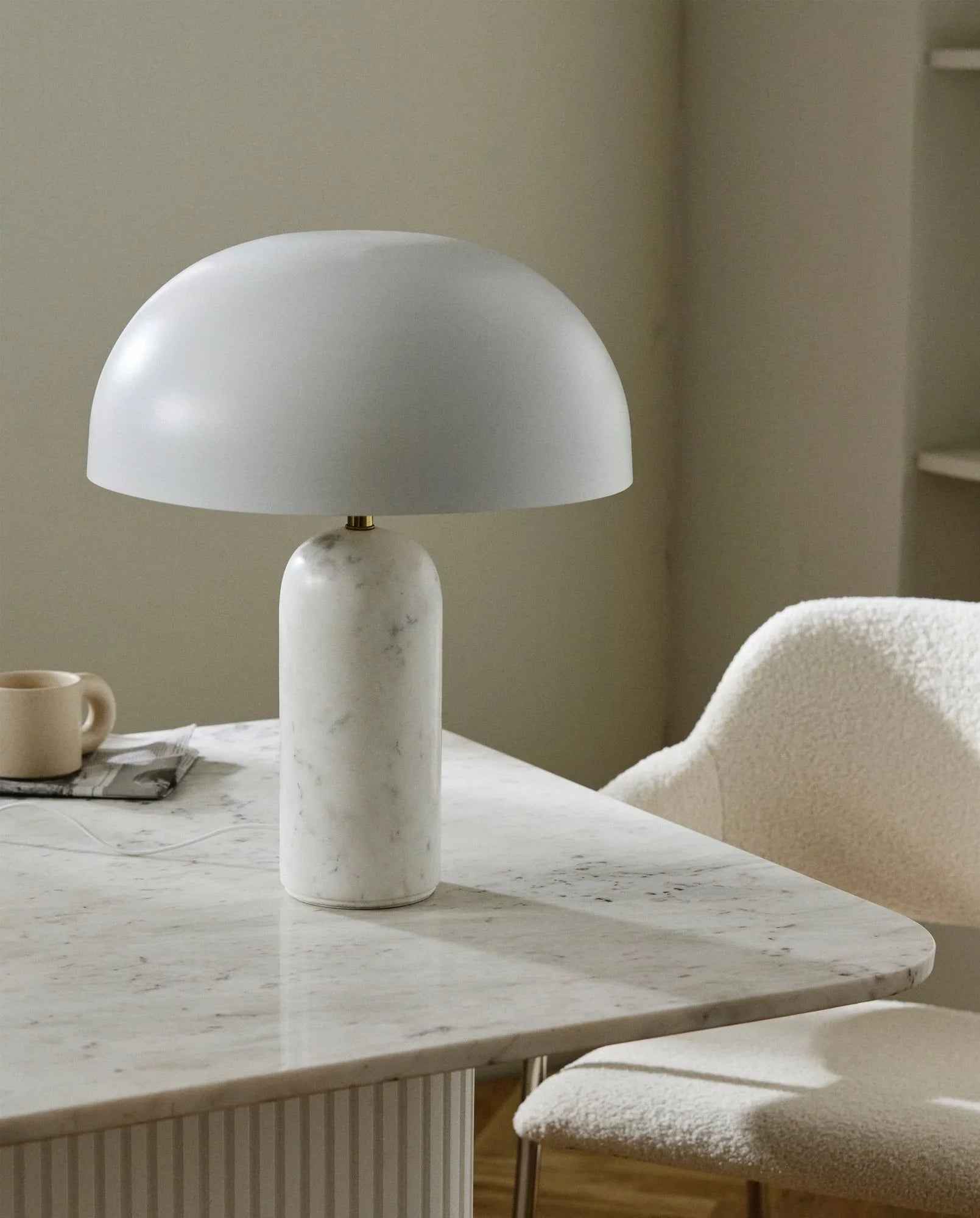 Bambua Atlas lampada da tavolo marmo bianco ottone