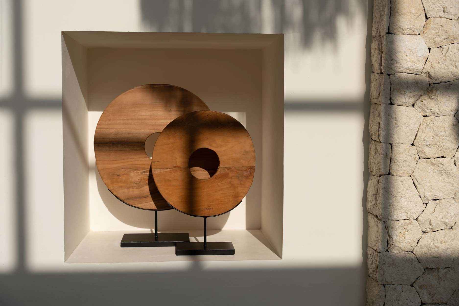 Bambua The Teak Disc on Stand M scultura legno massello