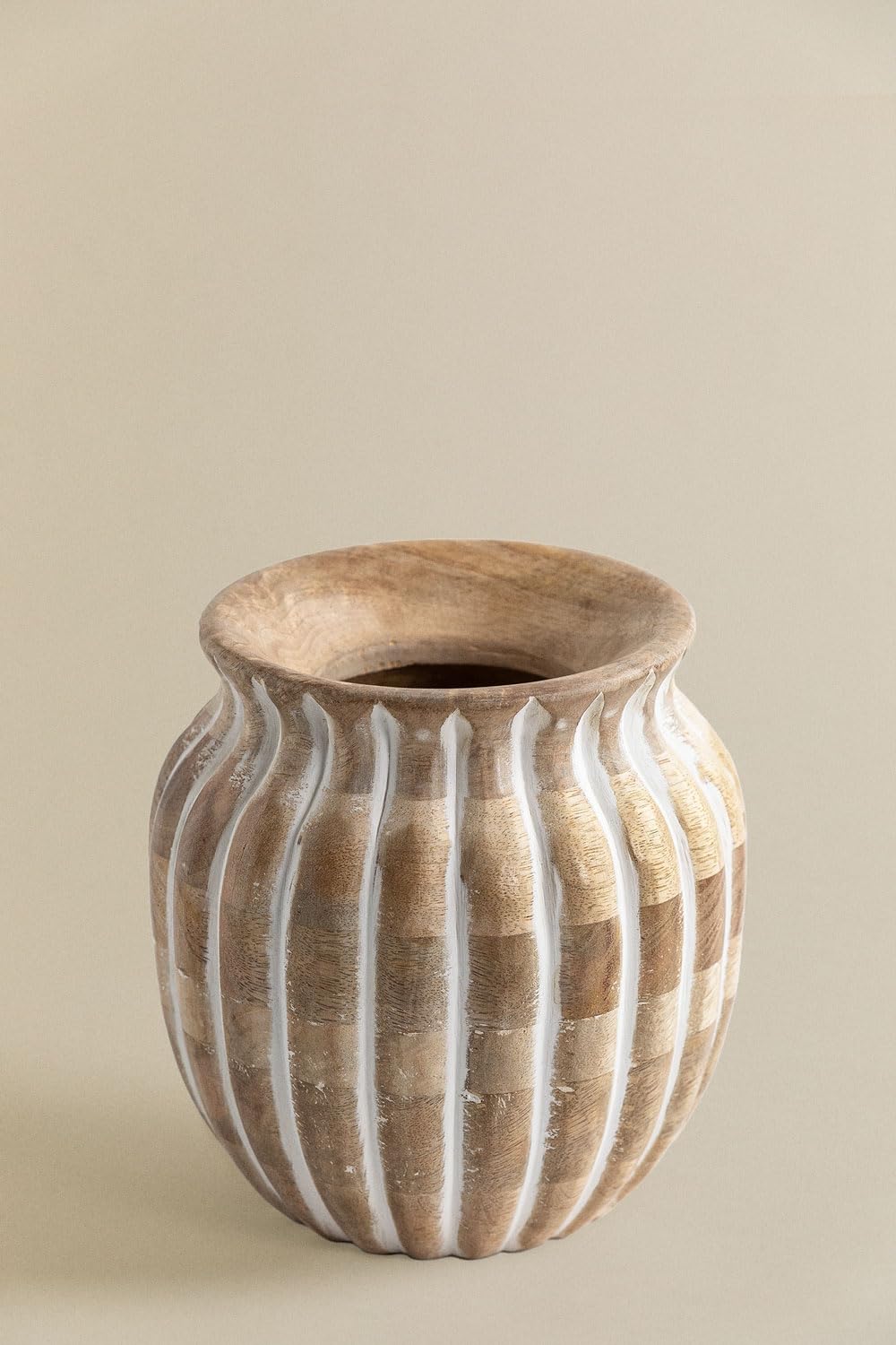 Sklum Ribao vaso in legno di mango 18 cm intagliato