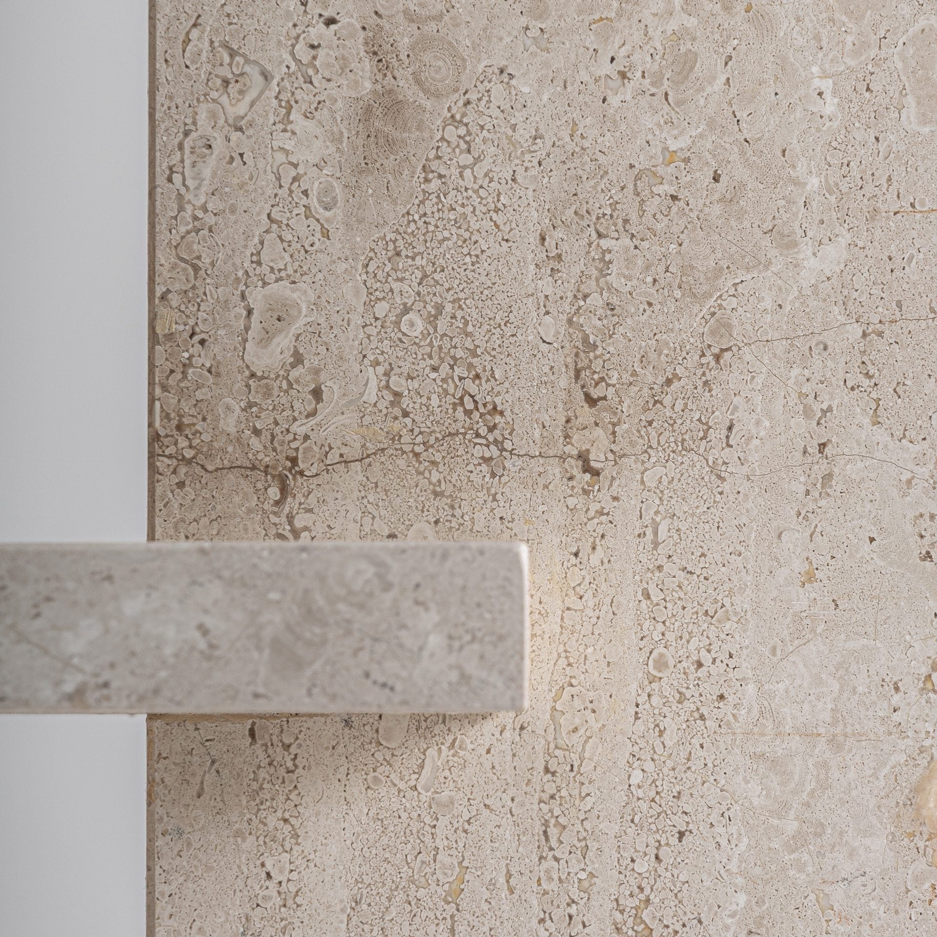 Bambua Korba comodino travertino beige