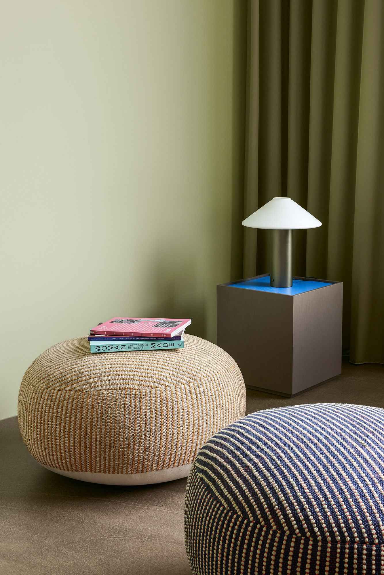 Bambua Orbit lampada da tavolo verde scuro vetro