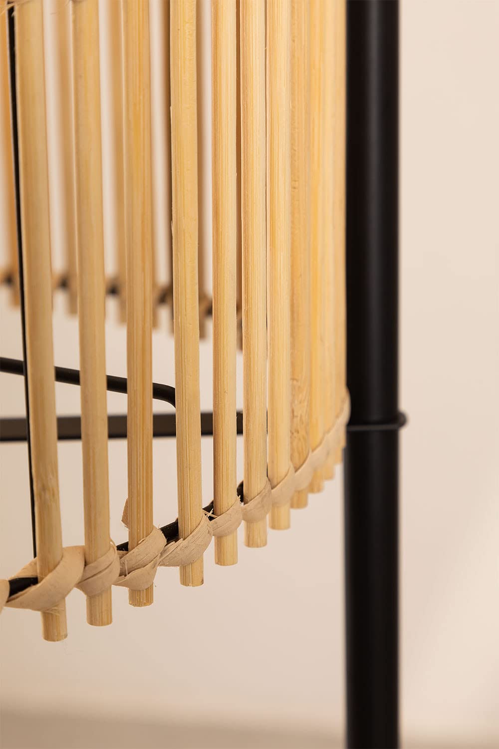 Sklum Loopa lampada da terra rattan con ripiani marrone