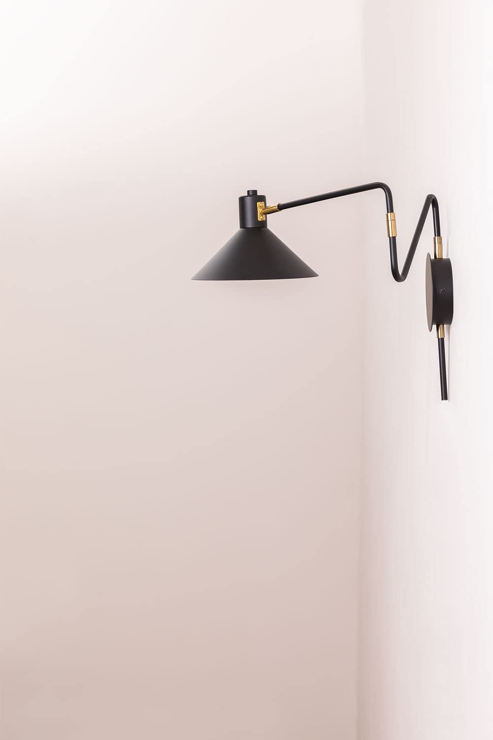 Sklum Lizz lampada da parete nera in ferro 69 cm
