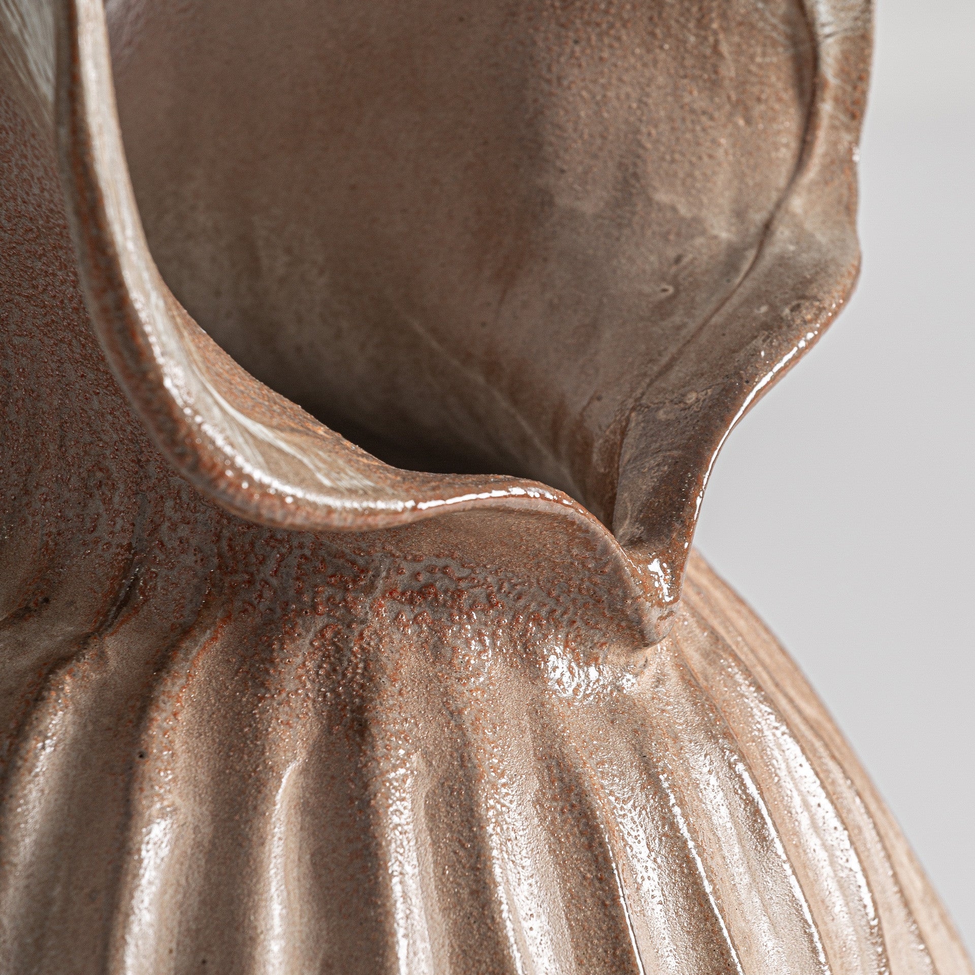 Bambua Lais vaso ceramica taupe costoluto