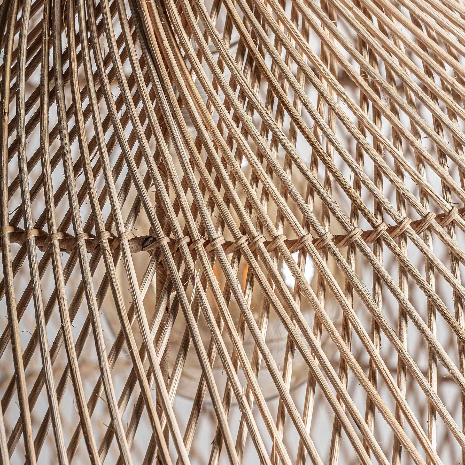 Bambua Muene lampadario rattan globo miele
