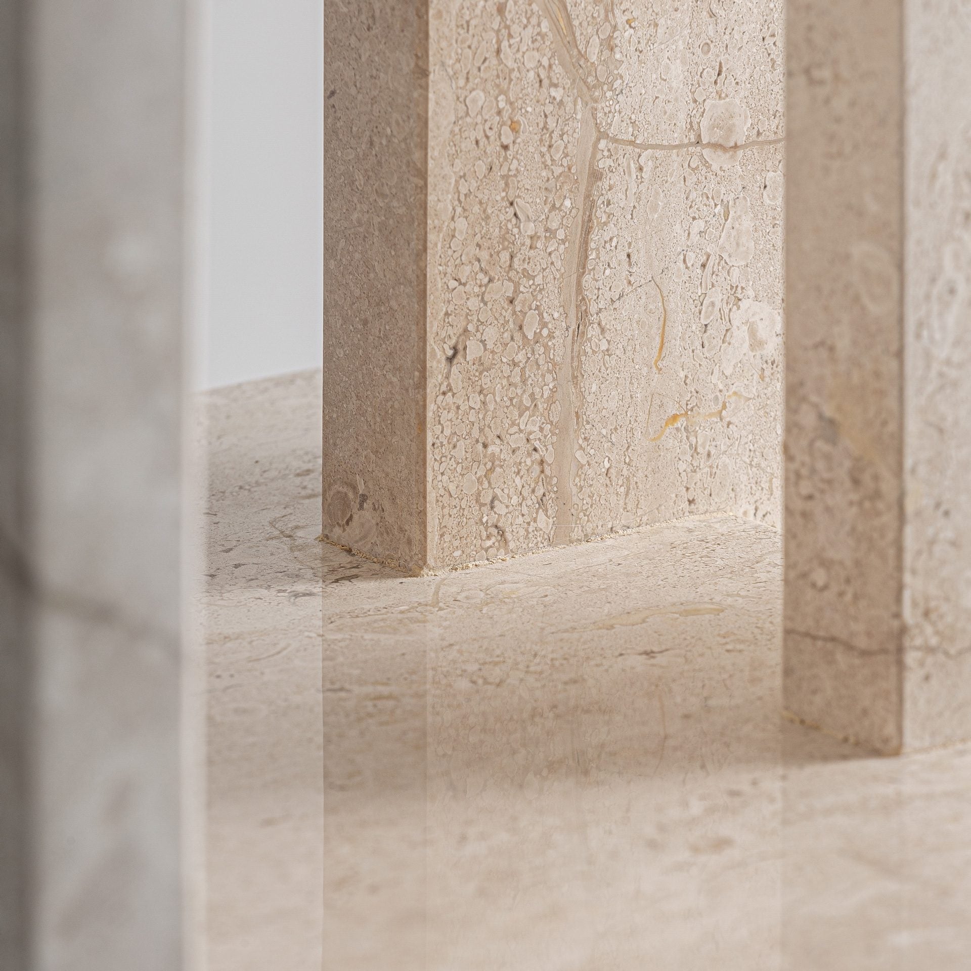 Bambua Korba comodino travertino beige