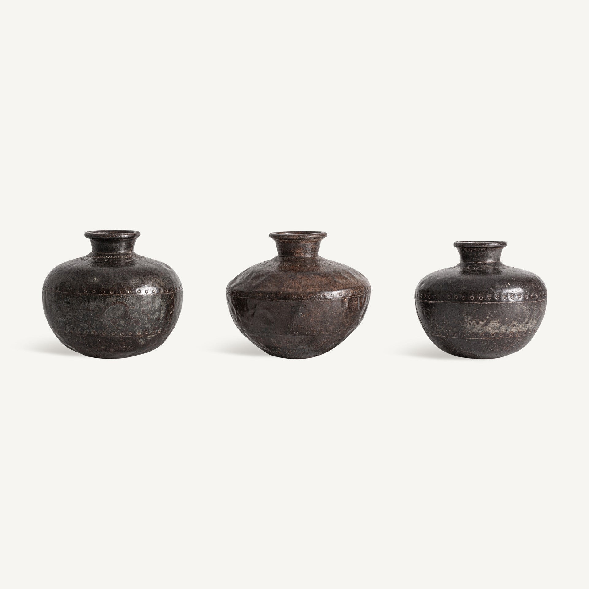 Bambua Mahe vaso in ferro nero martellato